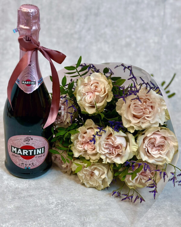 Martini Rose и букет из розовых роз