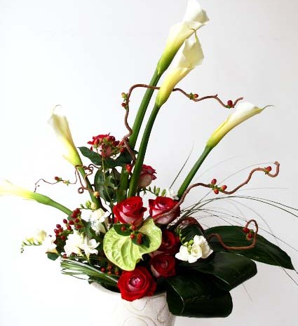Arrangement of Callas and Roses