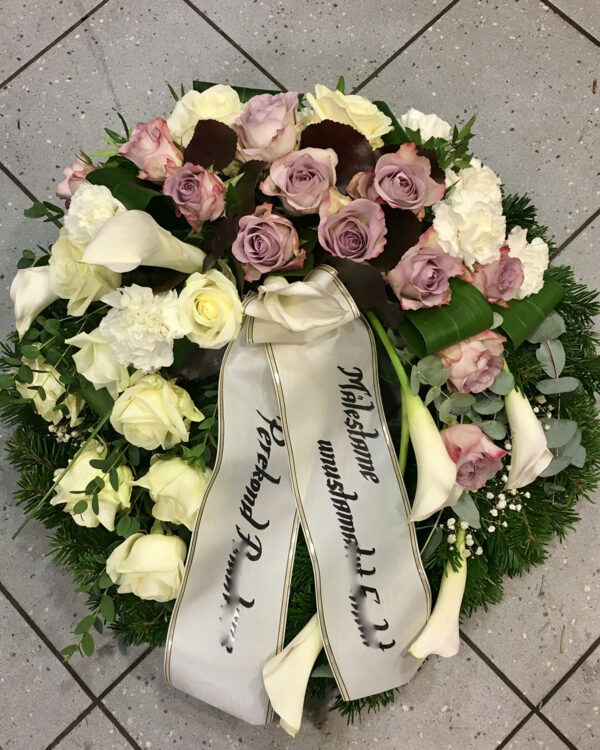 Wreath: violet roses, white callas and carnations