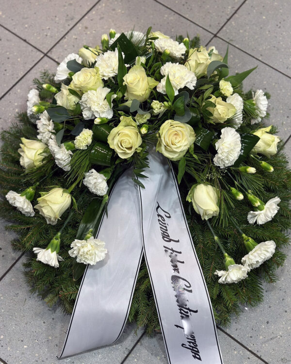 Smaller-sized wreath with white roses and carnations