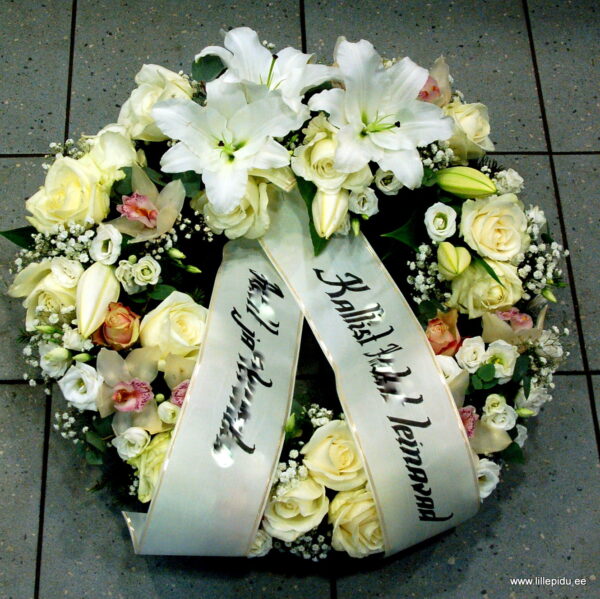 Wreath with white and creamy flowers: Lilys, Roses, Orchids