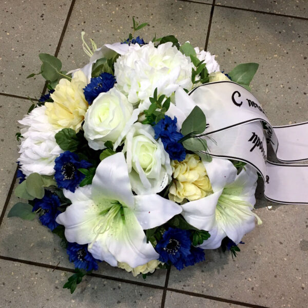 Траурный букет (круглыи) с искусственными цветами