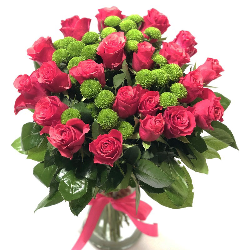 Hot feelings- hot pikn roses and green chrysantemum