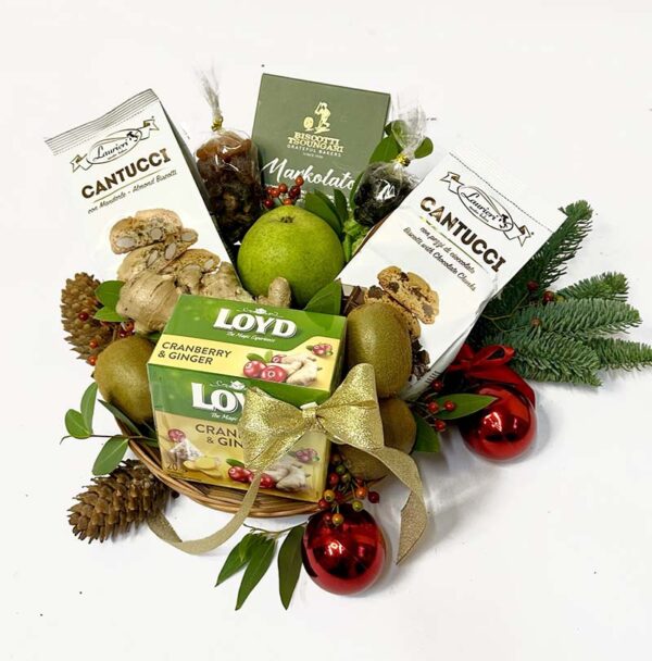 Kinkekorv erinevate küpsiste ja puuviljadega