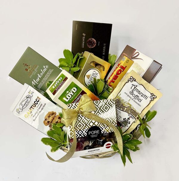 Big Sweet Basket with Tea